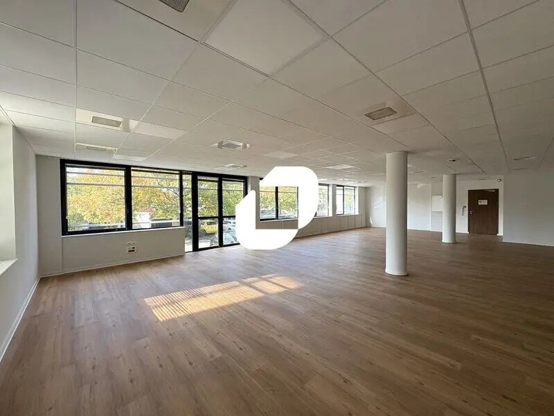 Office in Saint-Priest to rent Building Photo- Image 1 of 16