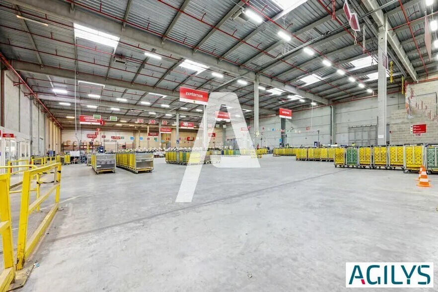 Industrial in Roissy-en-Brie to rent - Interior Photo - Image 2 of 6