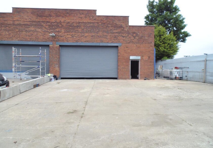 48 Brander Dr, Leeds for sale - Primary Photo - Image 1 of 1