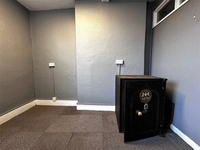 1-5 Warstone Ln, Birmingham to rent Interior Photo- Image 2 of 5