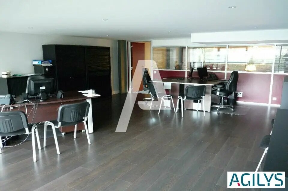 Office in Ivry-sur-Seine to rent Interior Photo- Image 1 of 11