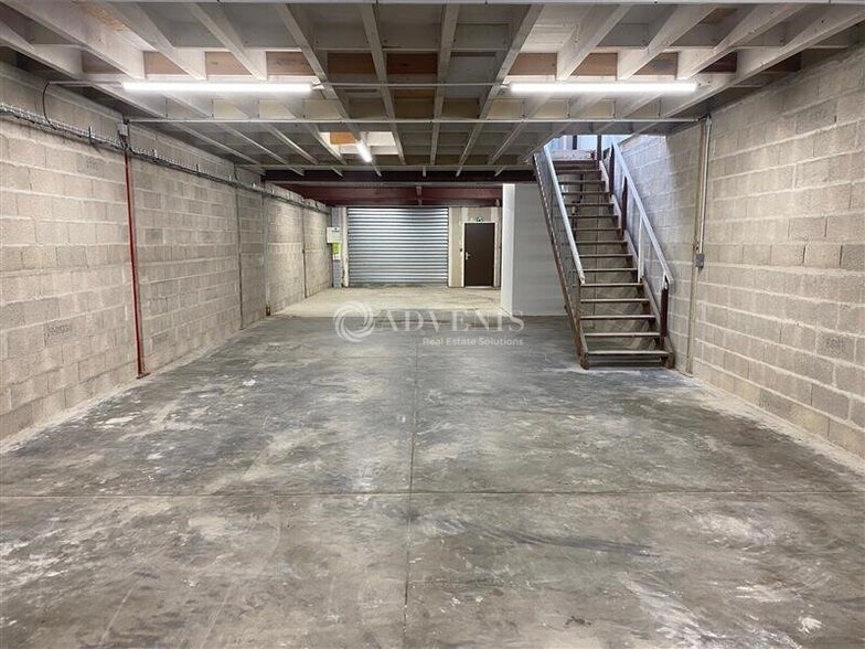 Light Industrial in Roissy-en-Brie to rent - Interior Photo - Image 1 of 7