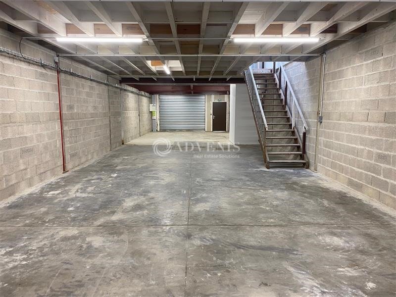 Light Industrial in Roissy-en-Brie to rent Interior Photo- Image 1 of 8