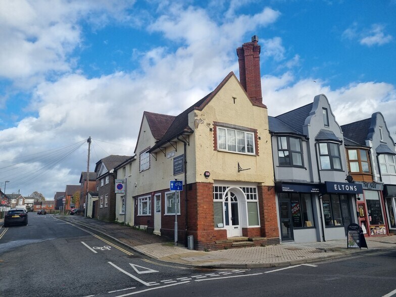 11 Queen St, Horsham for sale - Building Photo - Image 1 of 1