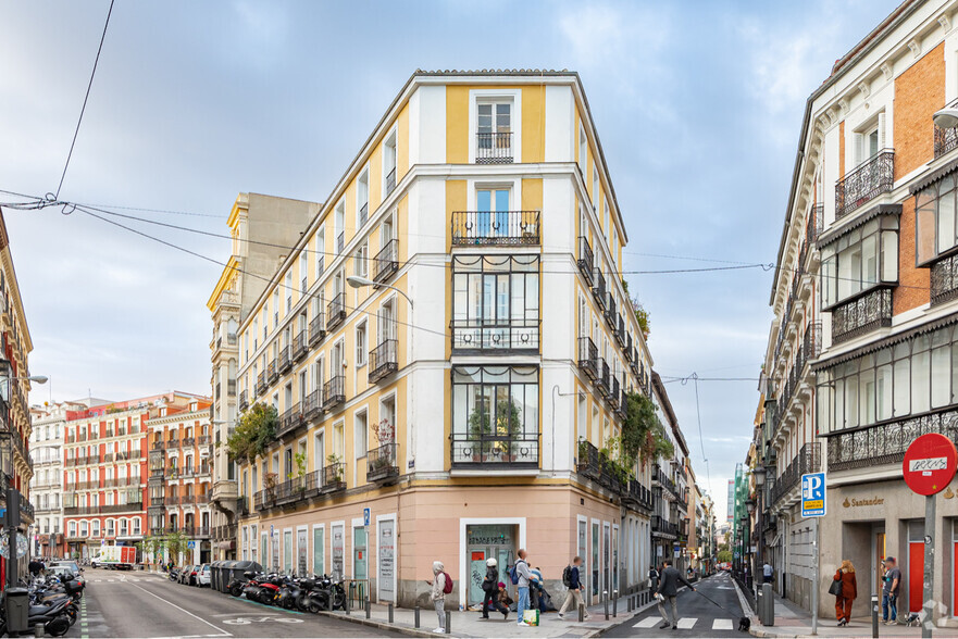 Calle de Barquillo, 44, Madrid, Madrid for rent - Primary Photo - Image 1 of 4