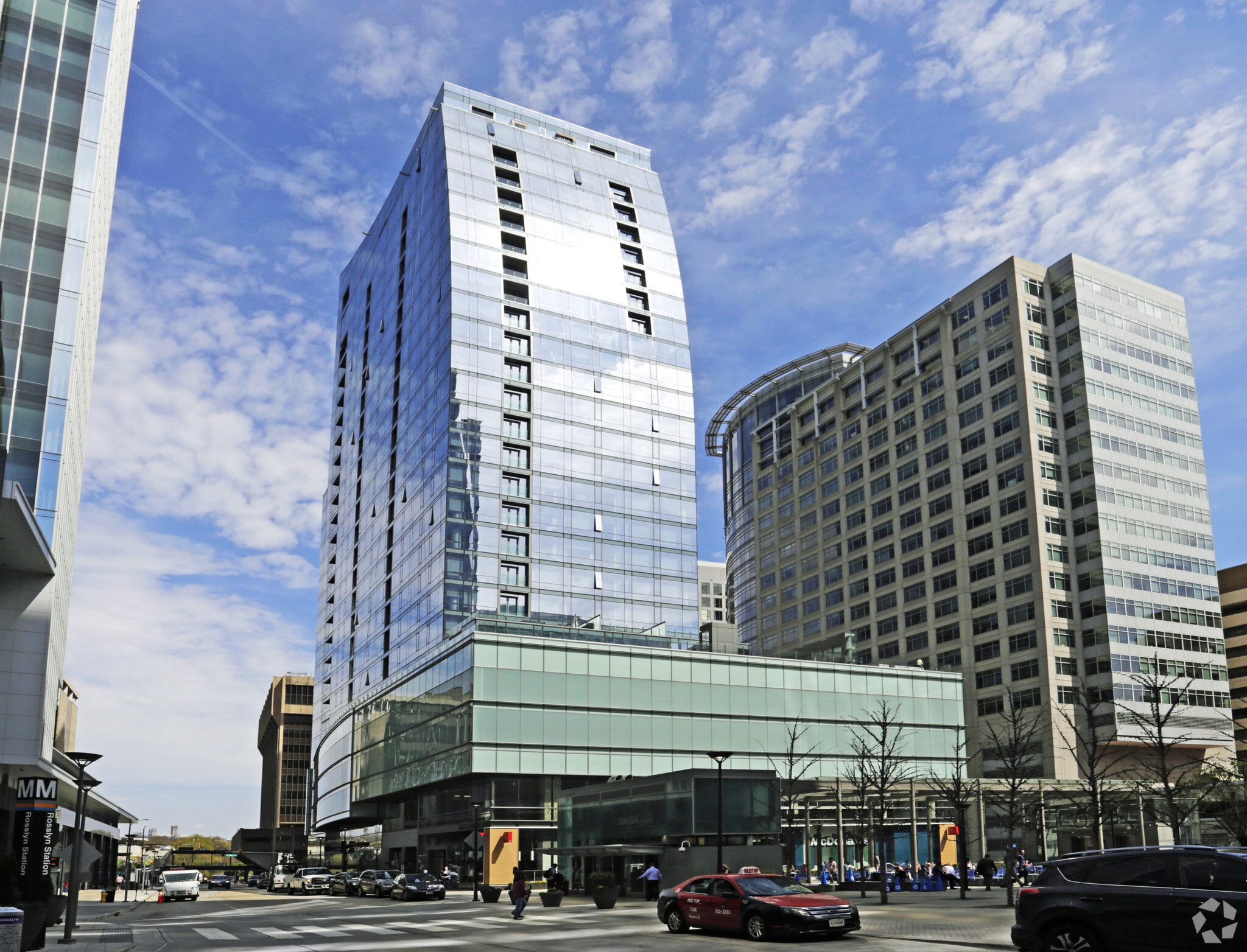 1800 N Lynn St, Arlington, VA to rent Primary Photo- Image 1 of 142