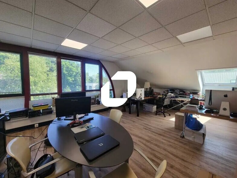 1 Rue De Terre Neuve, Les Ulis to rent - Interior Photo - Image 3 of 31