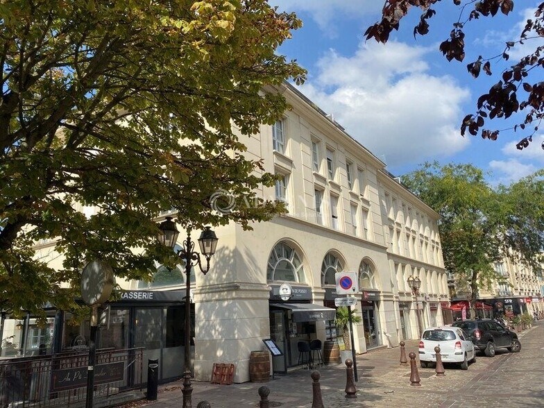 12 Rue Du 8 Mai 1945, Poissy for sale - Building Photo - Image 2 of 11