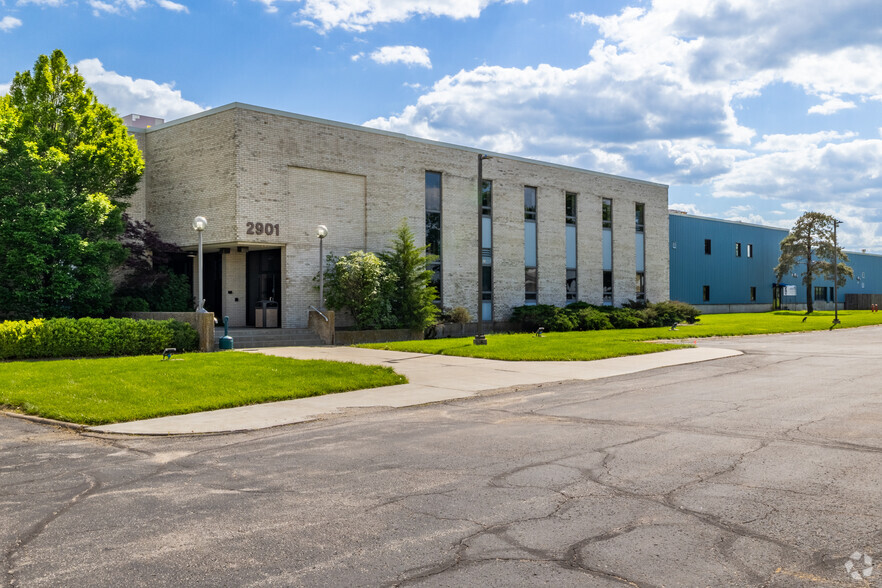 2901 W Lakeview Rd, Lawrence, KS for rent - Building Photo - Image 1 of 4