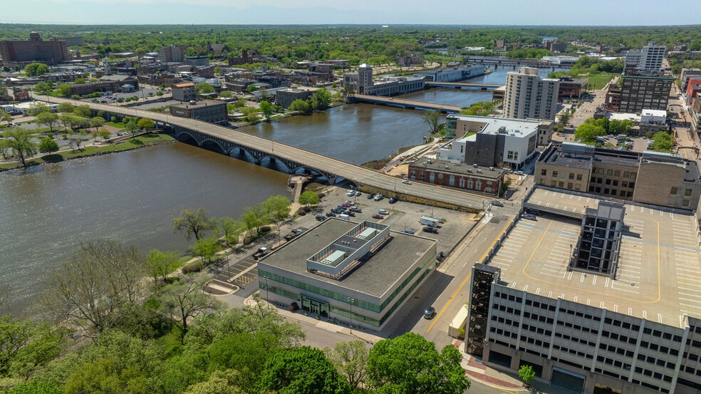 100 Park Ave, Rockford, IL to rent - Building Photo - Image 2 of 9