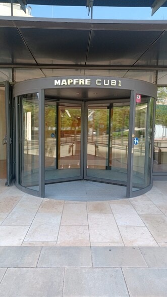 Avenida Can Fatjó dels Aurons, Sant Cugat del Vallès, Barcelona to rent - Building Photo - Image 2 of 30