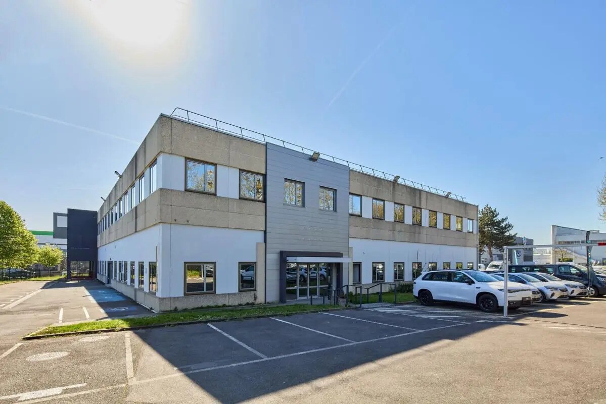 Light Industrial in Nanterre to rent Building Photo- Image 1 of 14
