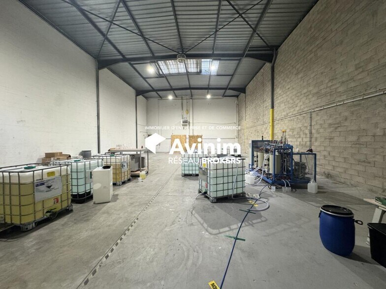 Industrial in Saint Ouen to rent - Interior Photo - Image 2 of 5