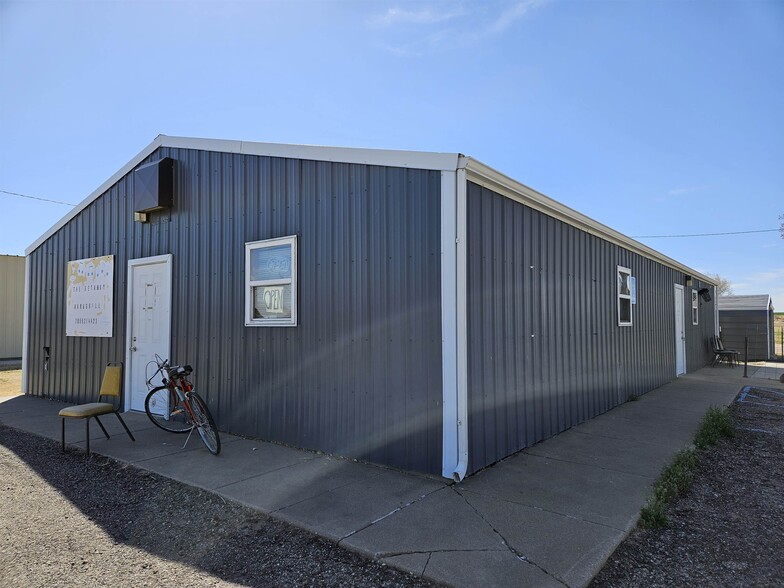 110 Oak St, Hays, KS for sale - Building Photo - Image 1 of 1