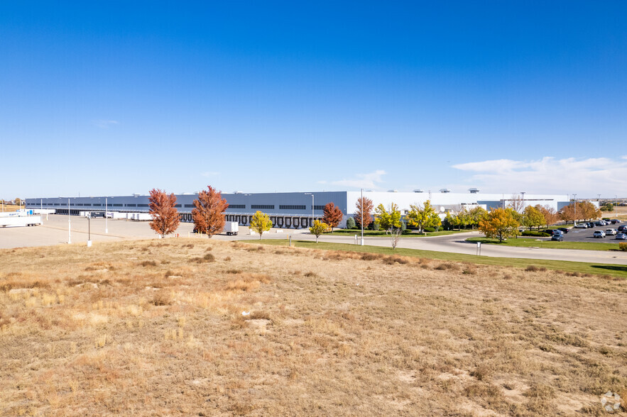 18875 E Bromley Ln, Brighton, CO for rent - Building Photo - Image 3 of 10