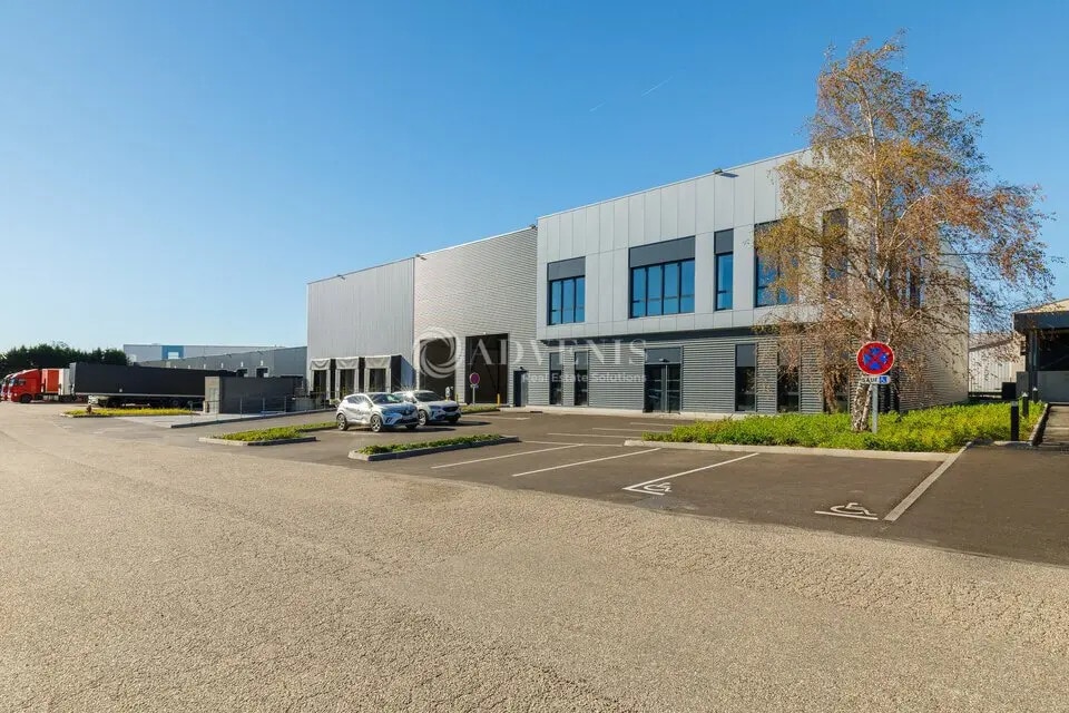 Industrial in Corbas to rent Building Photo- Image 1 of 13