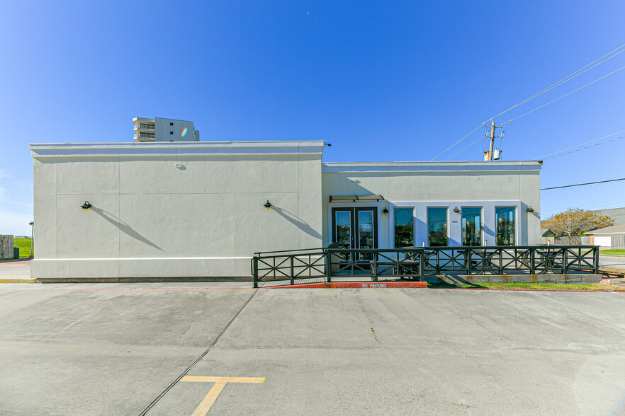 7611 Stewart Rd, Galveston, TX for sale - Building Photo - Image 3 of 113