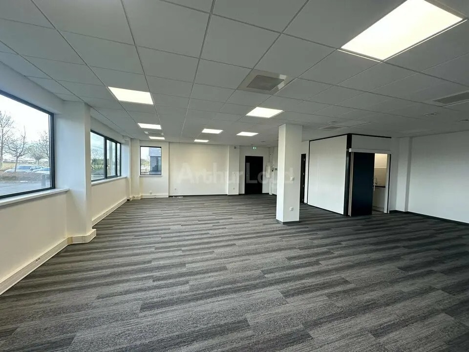 Location Bureaux 145 m² à 1 043 m² - Photo 1