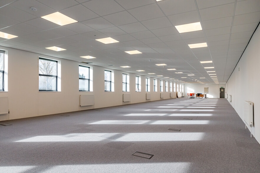 73 Mercers Dr, Milton Keynes to rent - Interior Photo - Image 3 of 11