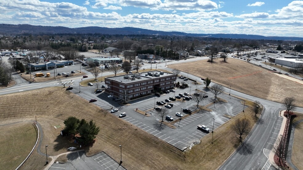 2925 William Penn Hwy, Easton, PA to rent - Building Photo - Image 2 of 51