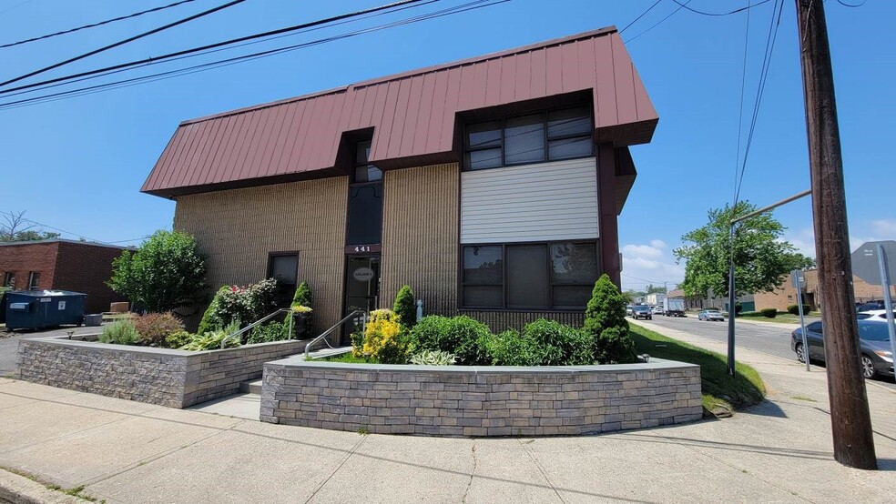 441 Falmouth Rd, West Babylon, NY for sale - Building Photo - Image 1 of 1