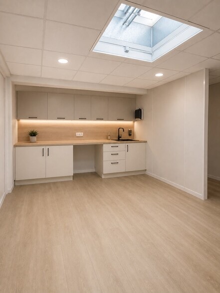 400 Avenue Du Chateau De Jouques, Gémenos to rent - Building Photo - Image 2 of 4