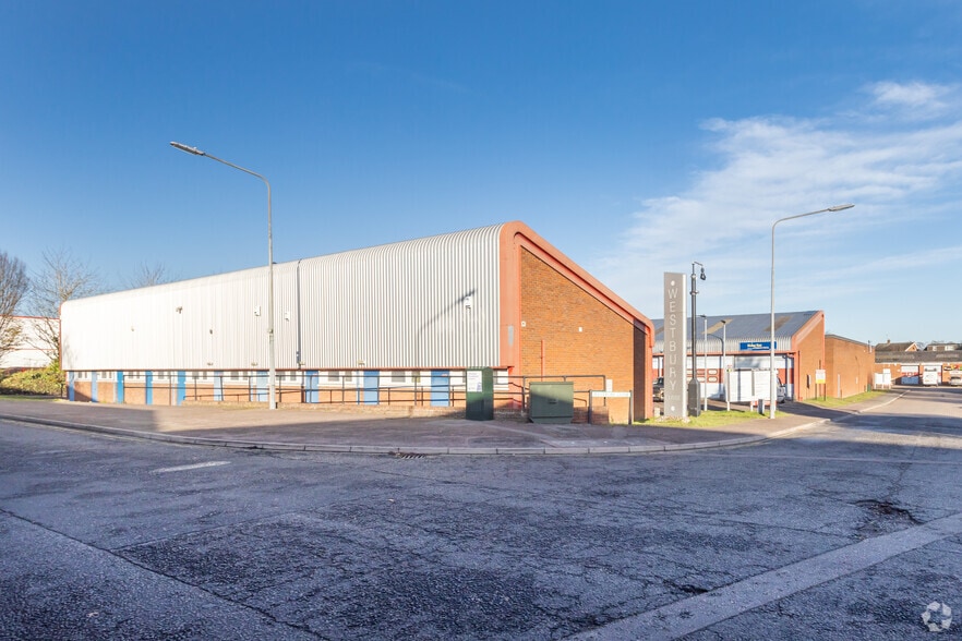 Westbury Clos, Dunstable to rent - Primary Photo - Image 1 of 5