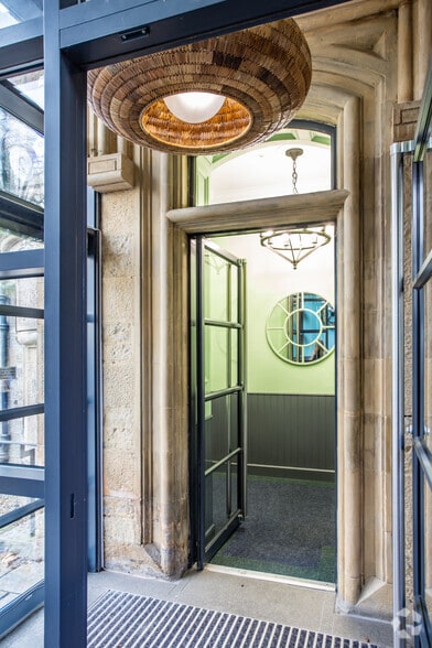 496 Ferry Rd, Edinburgh for sale - Interior Photo - Image 2 of 23