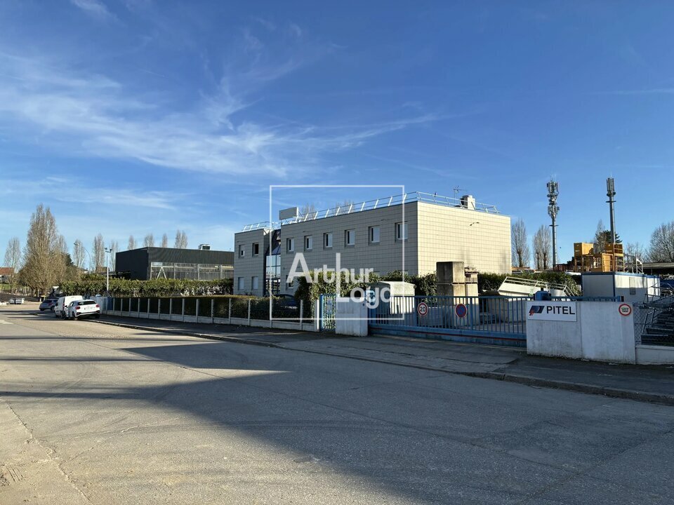 Light Industrial in Morangis to rent Building Photo- Image 1 of 7