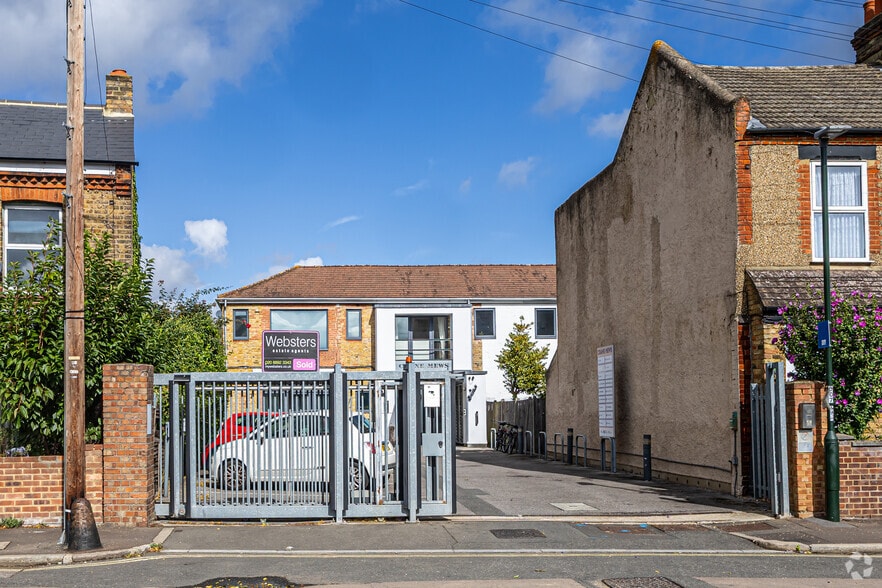 10 & 11 Crane Mews portfolio of 2 properties for sale on LoopNet.co.uk - Building Photo - Image 2 of 2