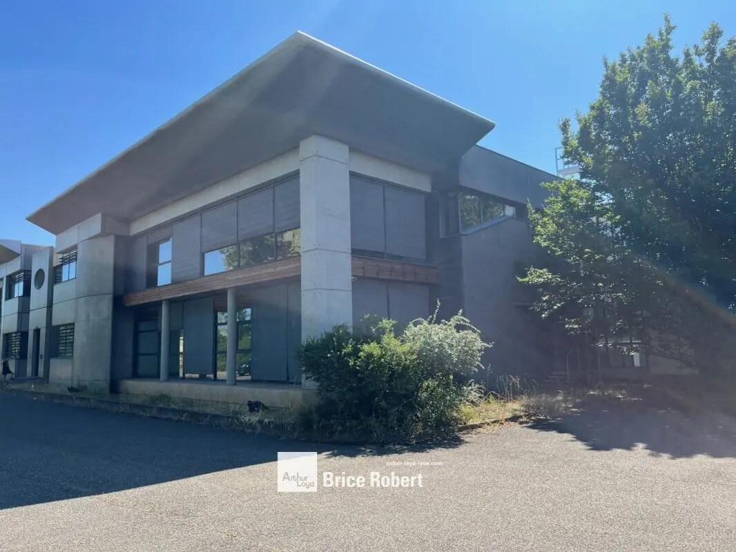 74 Rue Elisée Reclus, Décines-Charpieu to rent Building Photo- Image 1 of 7