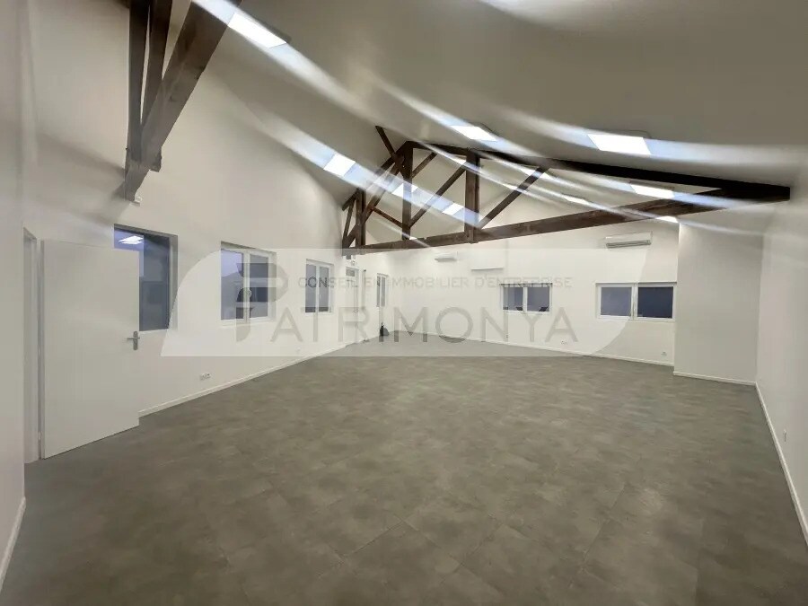 Office in Marseille to rent Interior Photo- Image 1 of 4