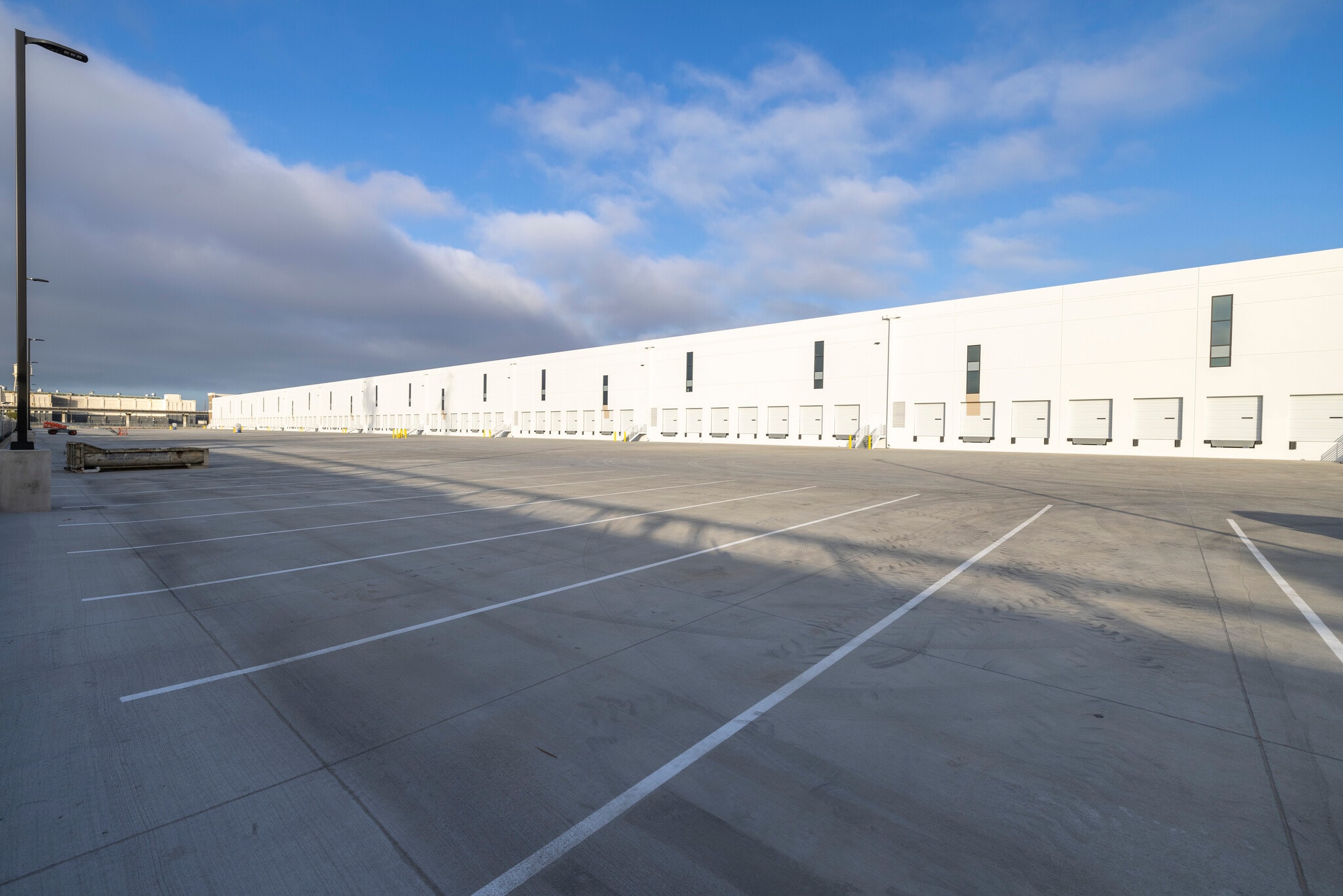 5441 International Blvd, Oakland, CA to rent Primary Photo- Image 1 of 4