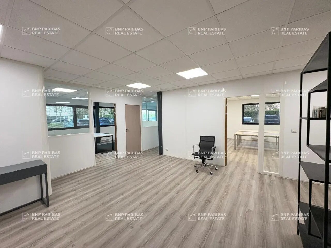 Office in Guyancourt to rent Interior Photo- Image 1 of 12