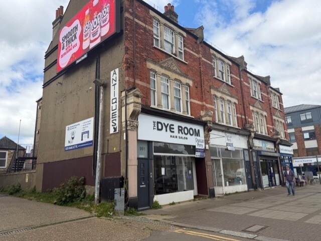 981 High Rd, London to rent - Primary Photo - Image 1 of 4