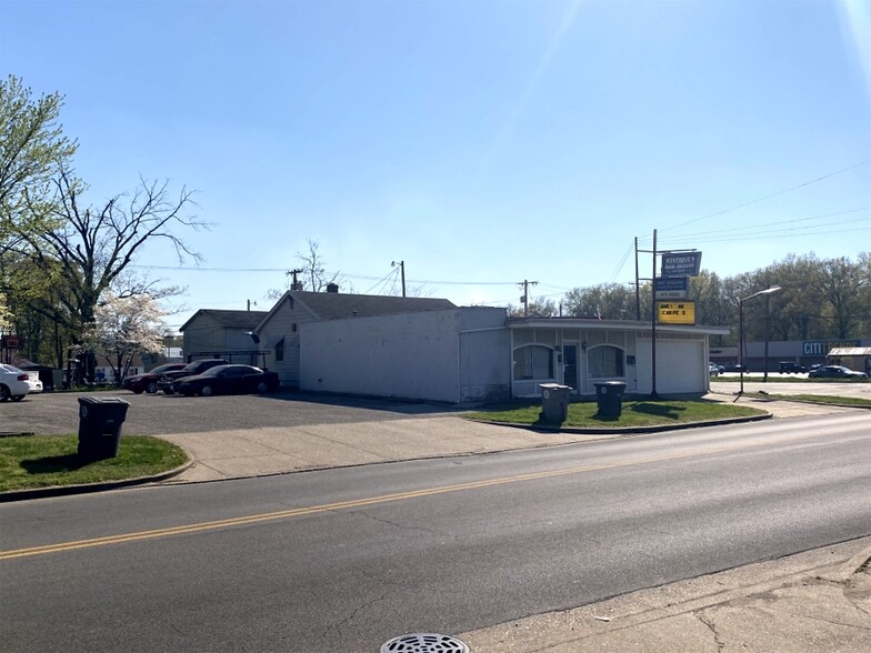 2009 Pollack Ave, Evansville, IN for sale - Building Photo - Image 2 of 8