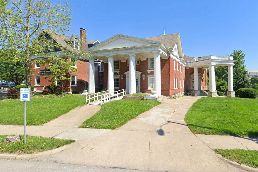 204 W Linwood Blvd, Kansas City 64111 UK