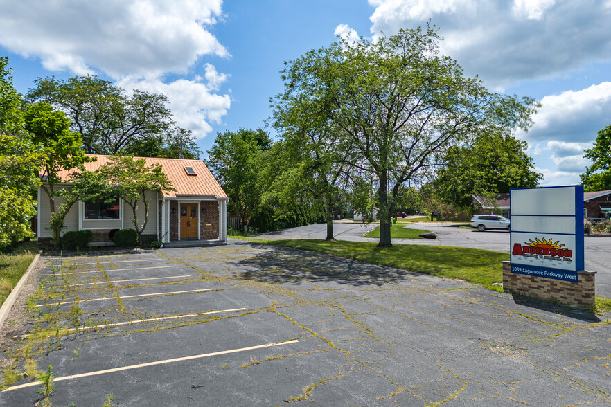 1089 Sagamore Pky W, West Lafayette, IN for sale - Building Photo - Image 1 of 21