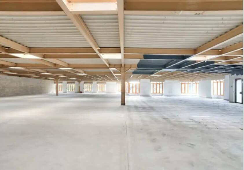 Light Industrial in Croissy-Beaubourg to rent - Interior Photo - Image 3 of 6