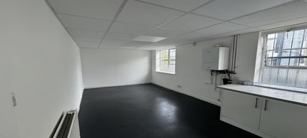 8 Erskine Sq, Glasgow to rent Interior Photo- Image 2 of 2