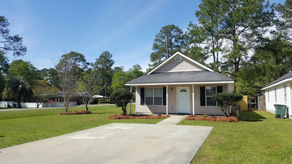 1602 Lexington Cir, Valdosta, GA for sale - Building Photo - Image 2 of 8