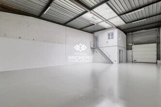 Light Industrial in Saint-Ouen-l'Aumône to rent Interior Photo- Image 1 of 2