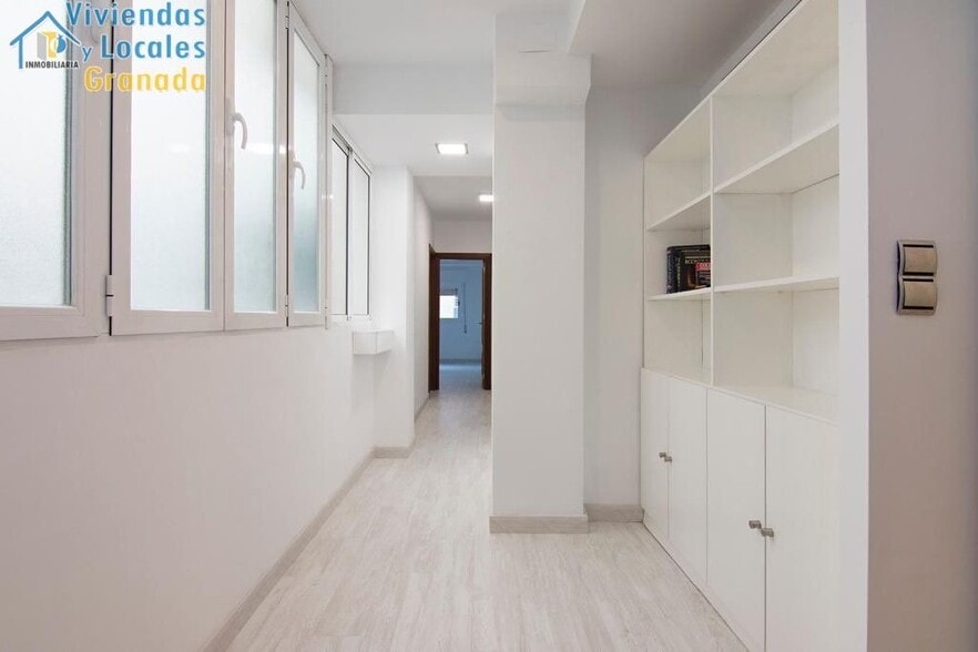 Avenida Constitución, 27, Granada, Granada to rent - Building Photo - Image 2 of 17