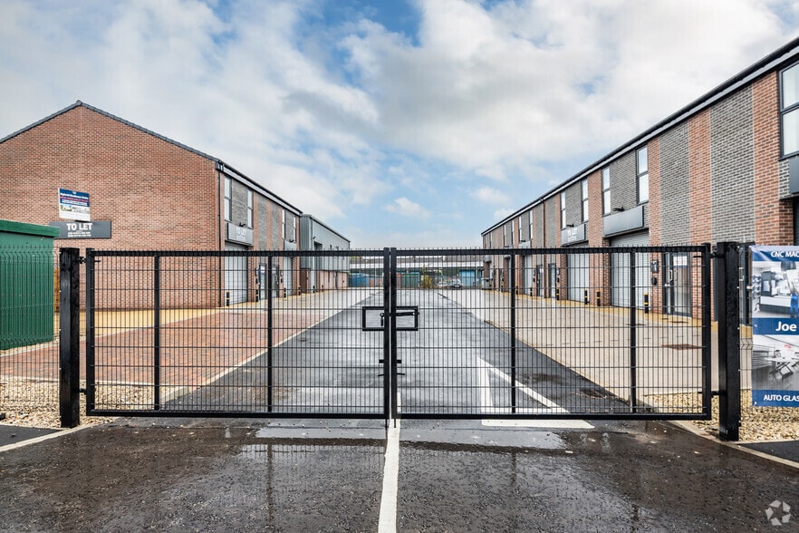 Cawdor St, Manchester to rent - Building Photo - Image 2 of 2