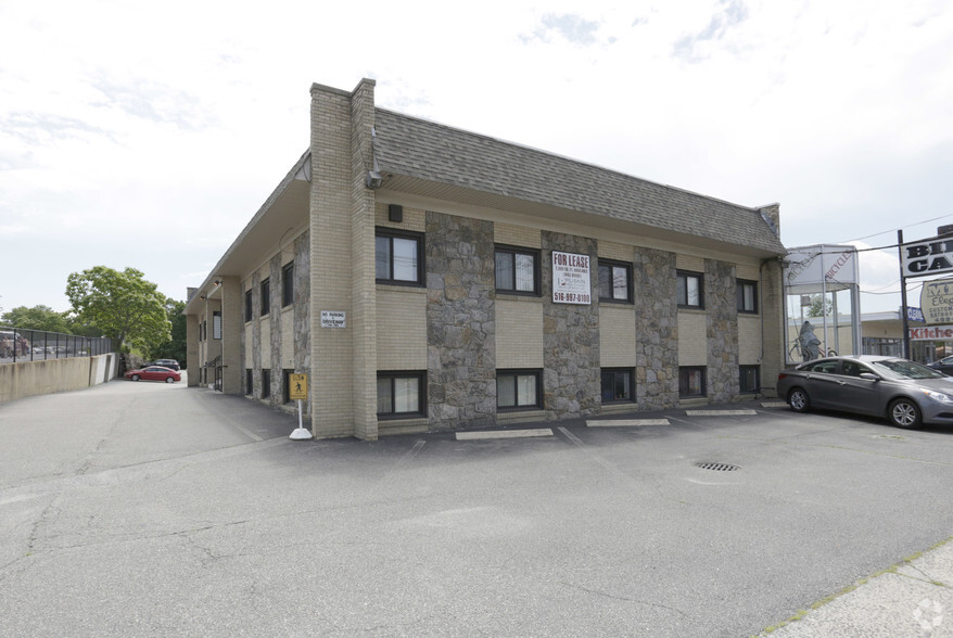 164 Commack Rd, Commack, NY for rent - Building Photo - Image 1 of 11