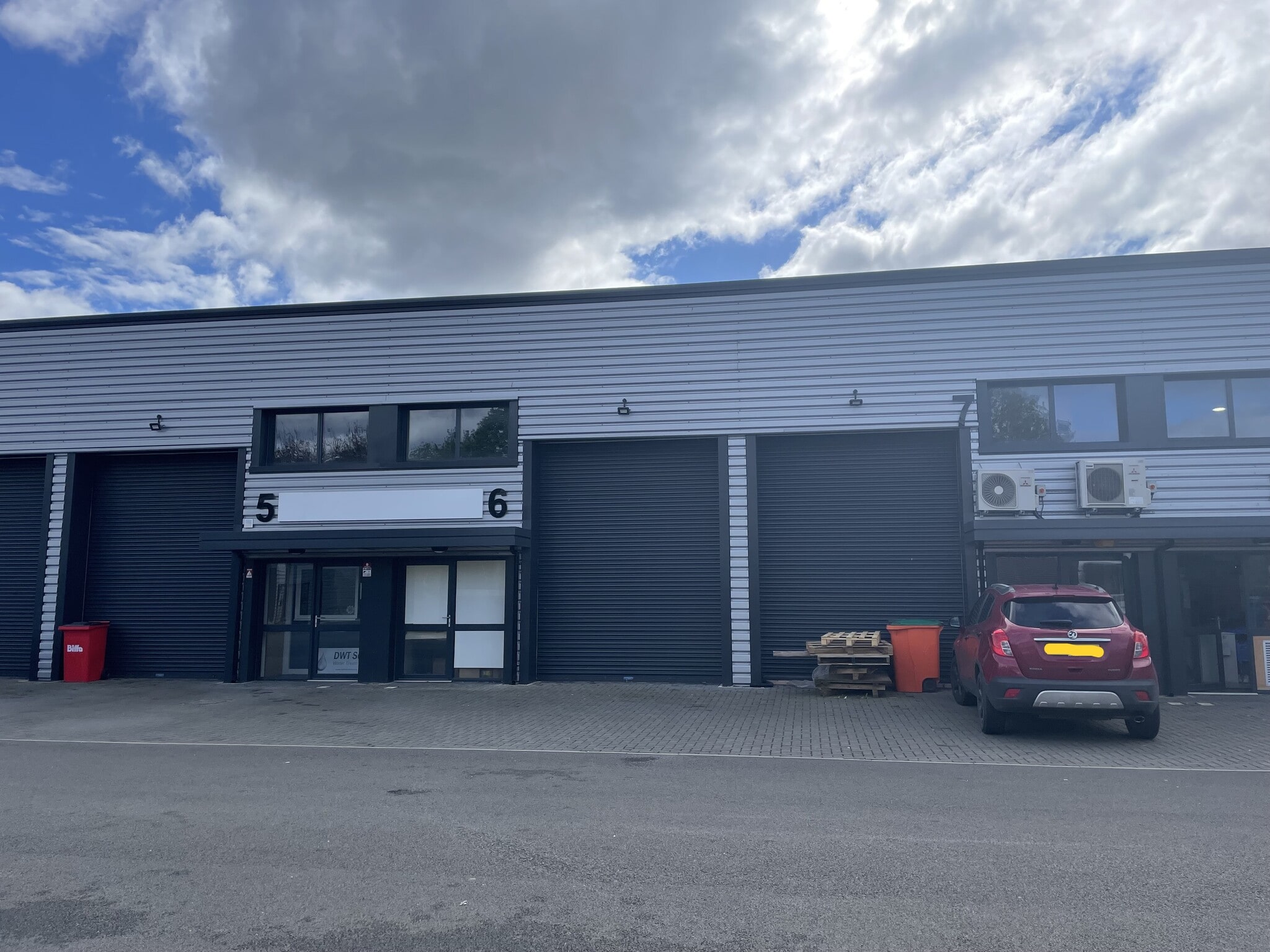 Vicarage Farm Rd, Peterborough to rent Building Photo- Image 1 of 4