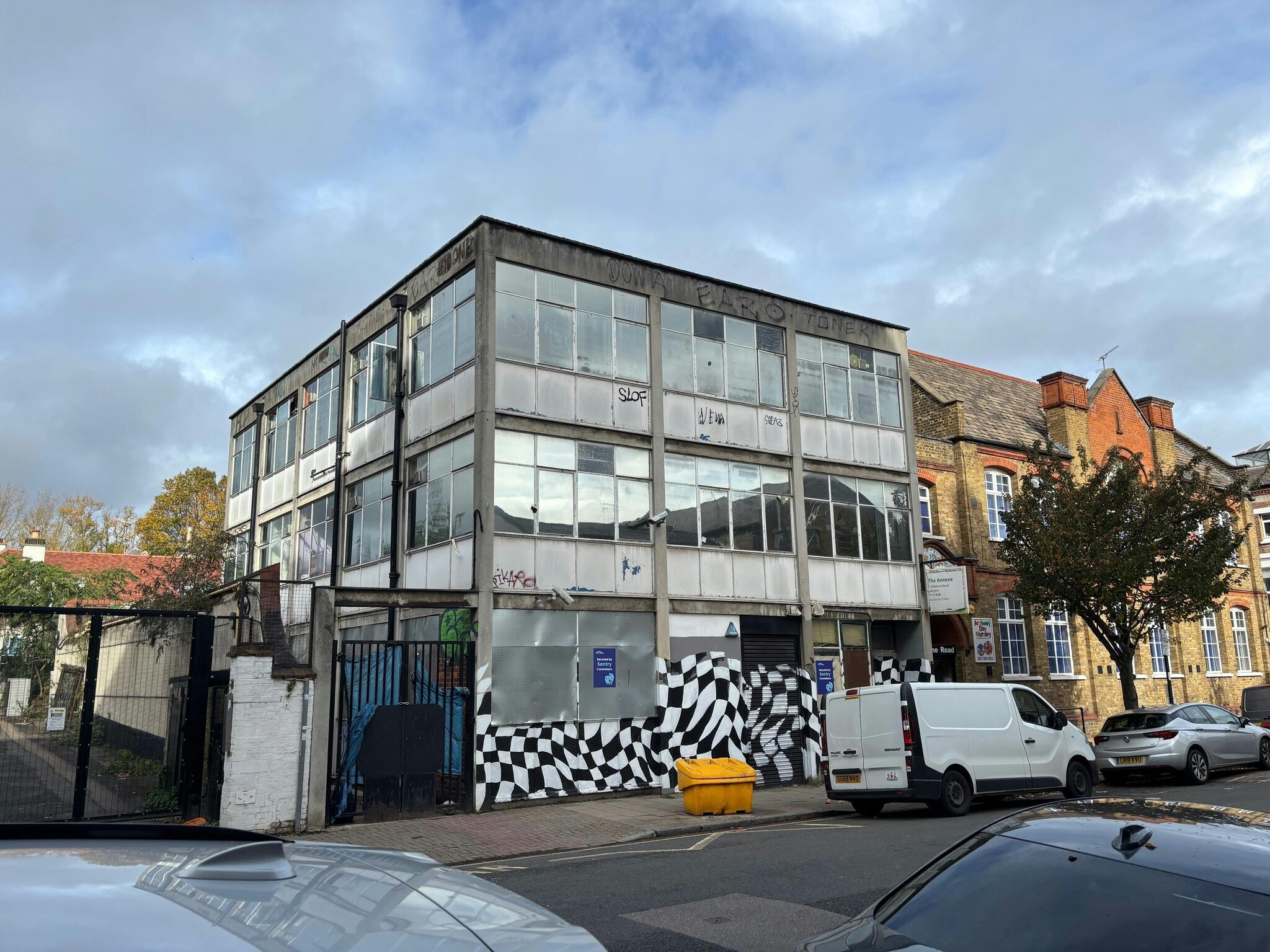 5 Elthorne Rd, London for sale Building Photo- Image 1 of 1