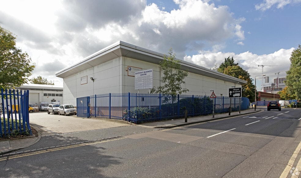 Tom Cribb Rd, London to rent - Building Photo - Image 2 of 3