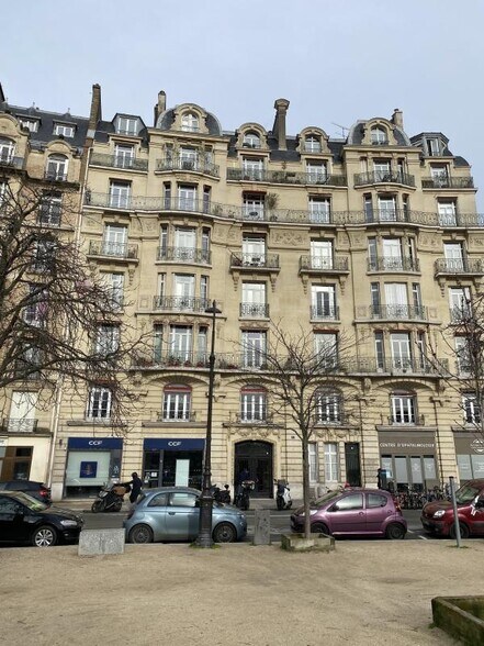 Retail in Paris to rent - Building Photo - Image 1 of 9