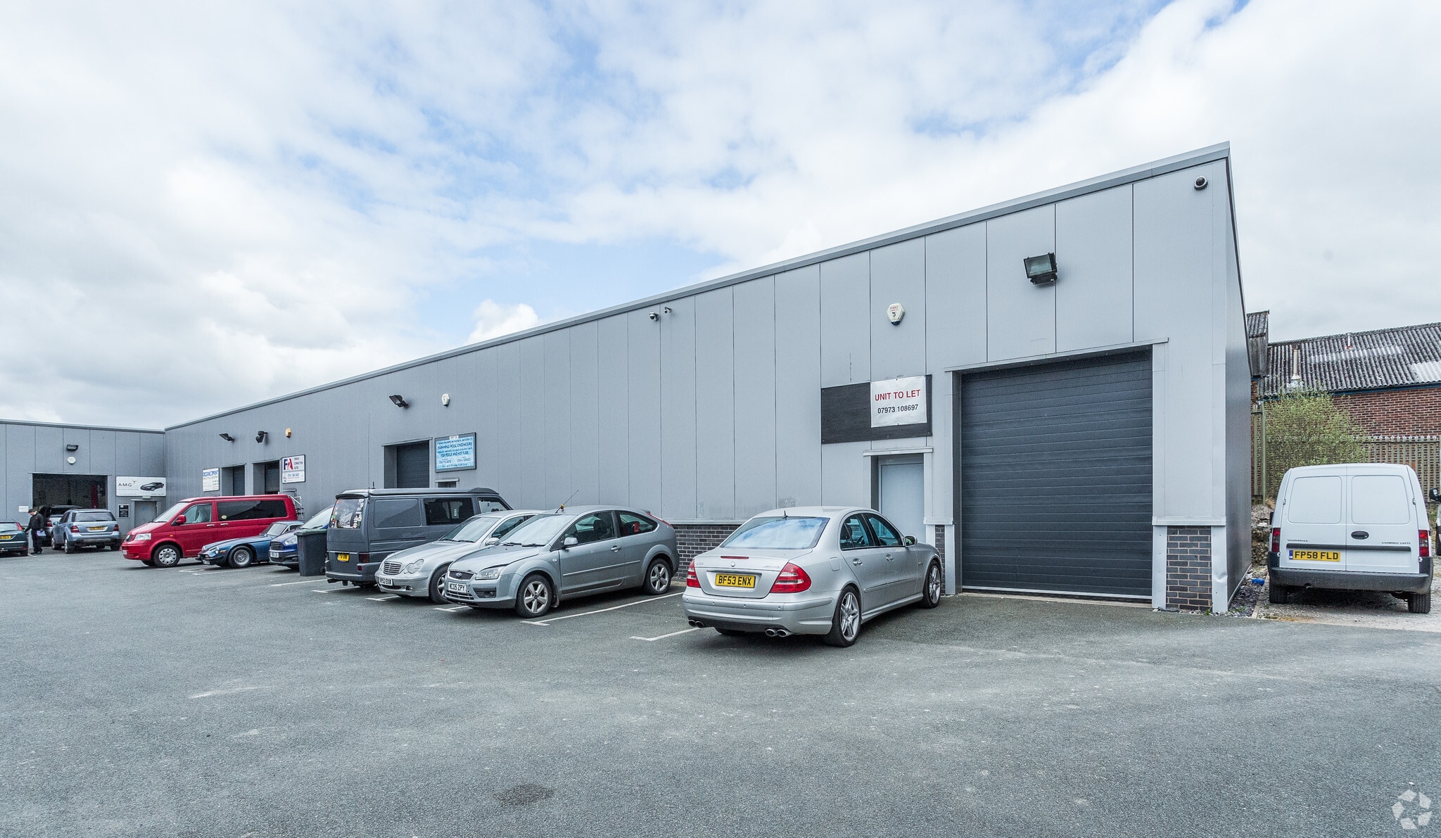 Broadway, Hyde to rent Primary Photo- Image 1 of 4